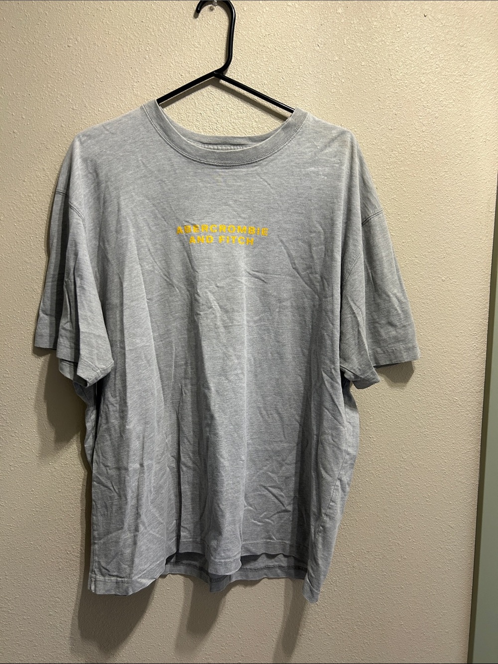 Abercrombie & Fitch Light Gray Short-Sleeve Tee with Yellow Logo - Men